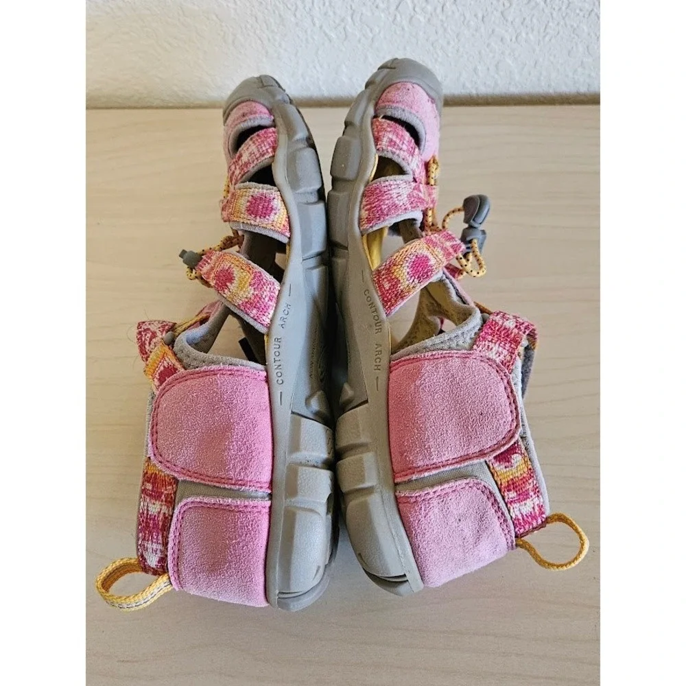Keen Sandals Seacamp II CNX Hiking Water Shoes Girls Size 4 Very Berry Pink